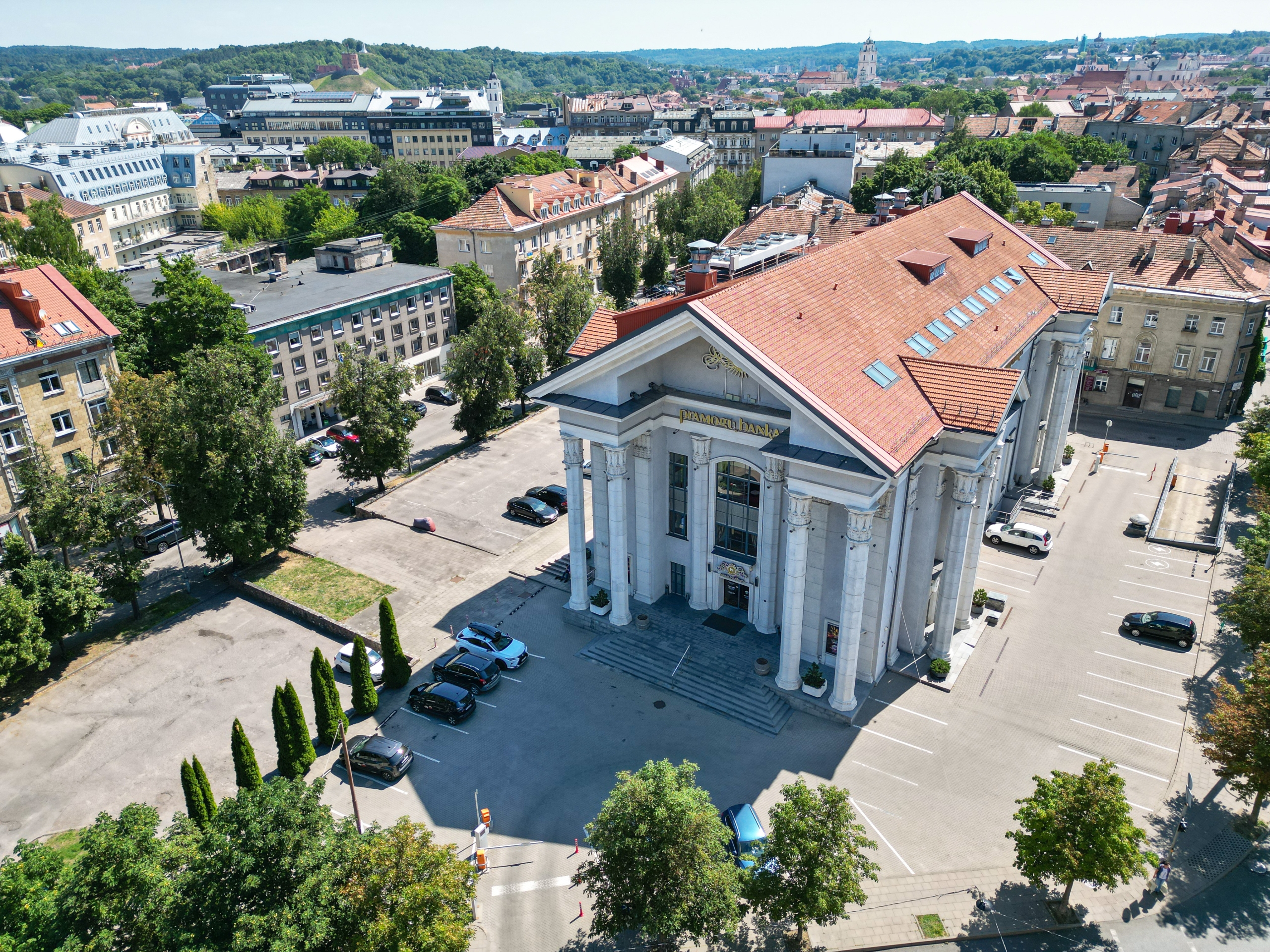 Pranešimas apie parengtas „INVL Baltic Real Estate“ ir AB „Pramogų bankas” reorganizavimo sąlygas